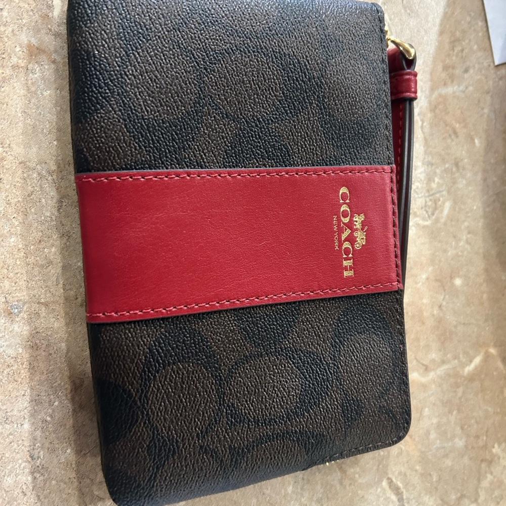 Coach wallet brand new has tags
